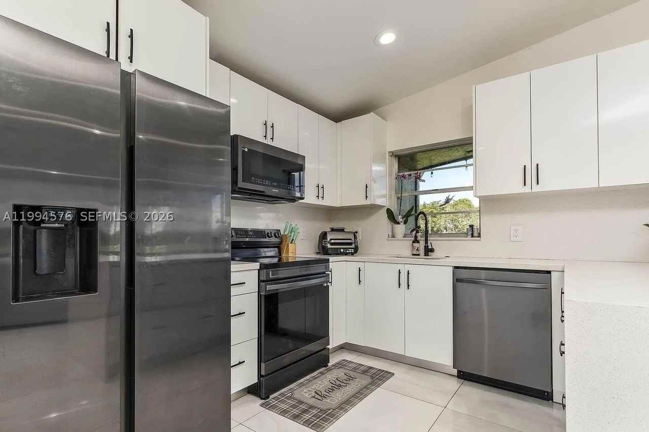 518 Woodgate Cir #E - Photo 5 of 17