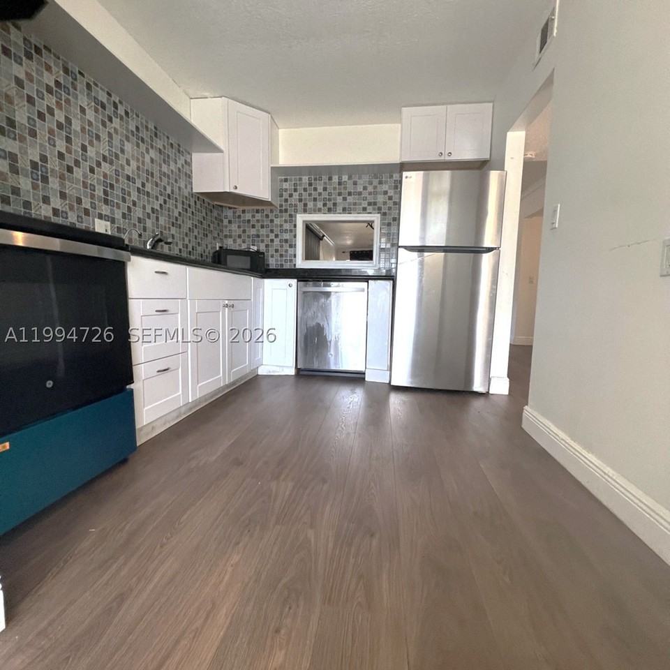 109 Sw 1st Ave - Photo 3 of 29