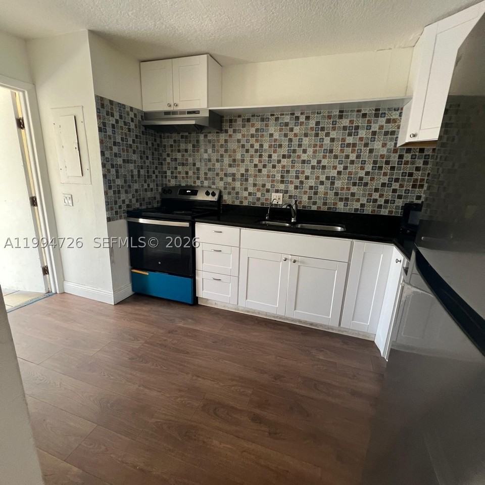 109 Sw 1st Ave - Photo 4 of 29
