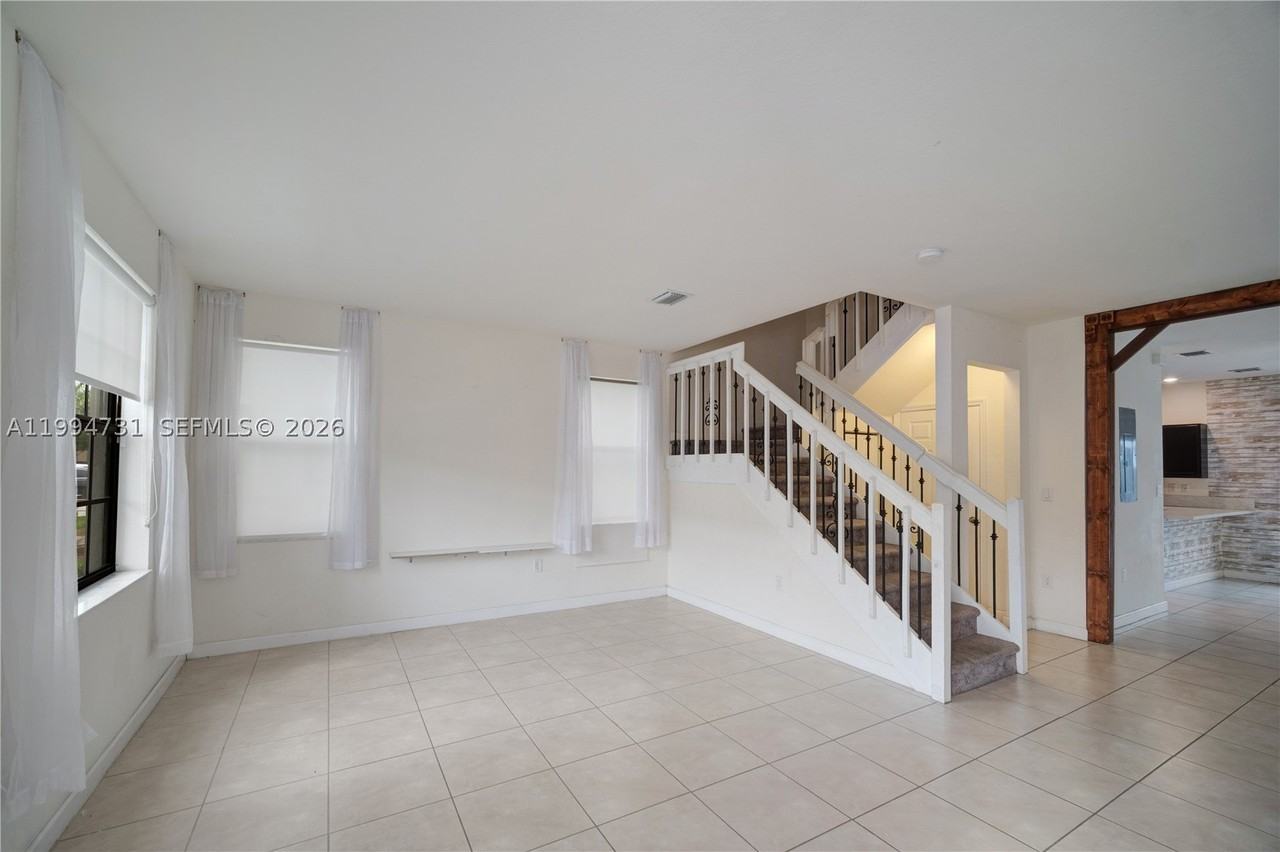 11508 Sw 248th Ln #11508 - Photo 4 of 44
