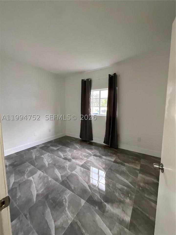 435 Nw 19th Ln #19 - Photo 5 of 15