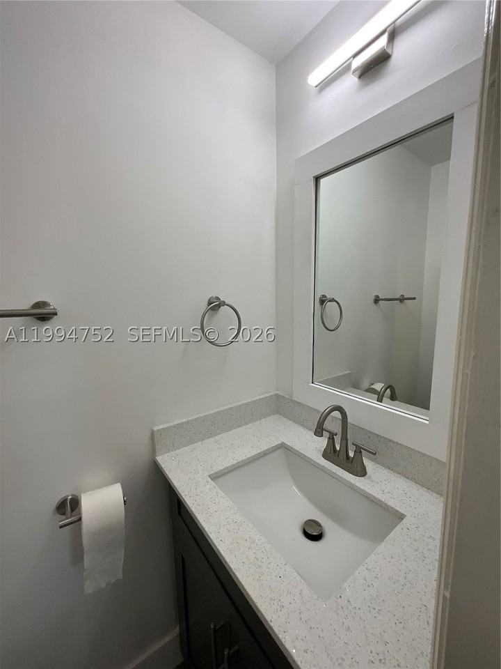 435 Nw 19th Ln #19 - Photo 7 of 15