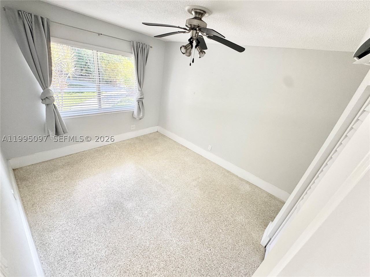 1601 Se 15th St #1B - Photo 6 of 19