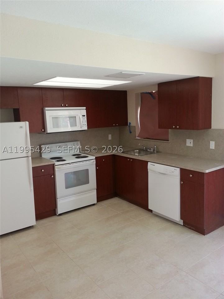 2604 Nw 52nd Ave #C15 - Photo 5 of 12