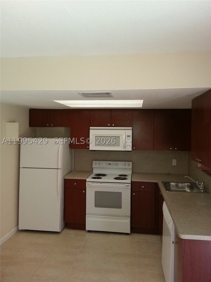 2604 Nw 52nd Ave #C15 - Photo 6 of 12