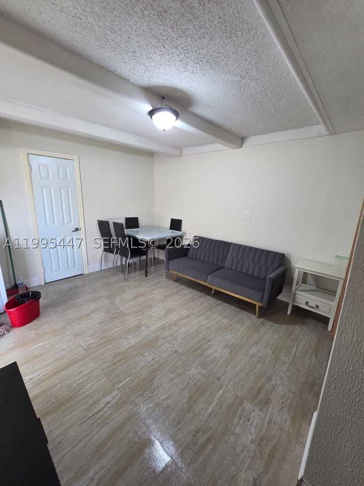 1420 Sw 129th Ct #1 - Photo 4 of 11