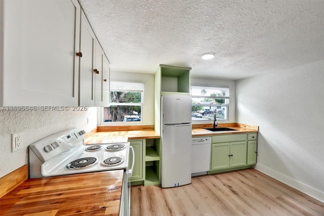 1411 Sw 3rd St #2 - Photo 7 of 20