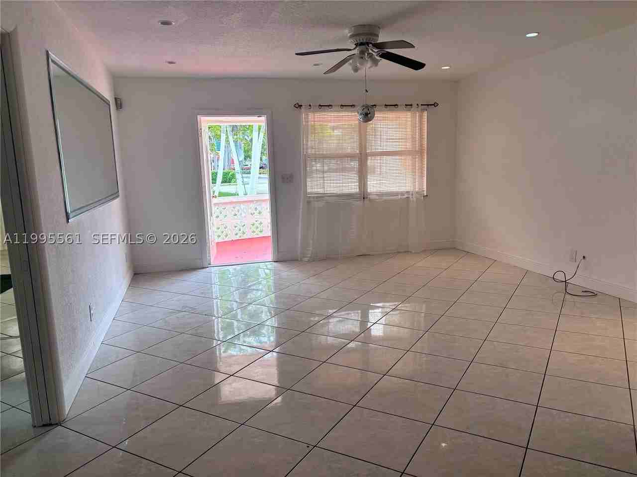 839 S Highland Dr - Photo 5 of 28