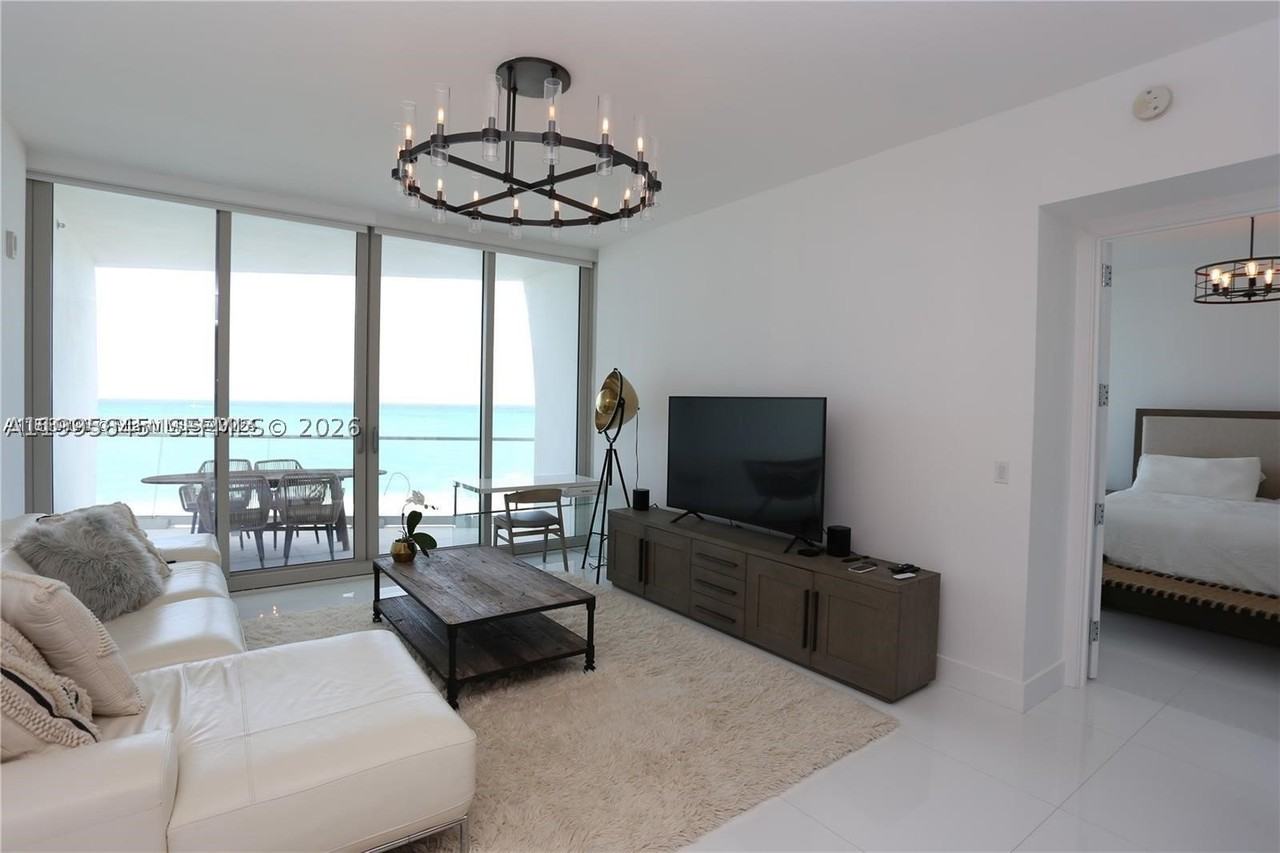 16901 Collins Ave #904 - Photo 4 of 17