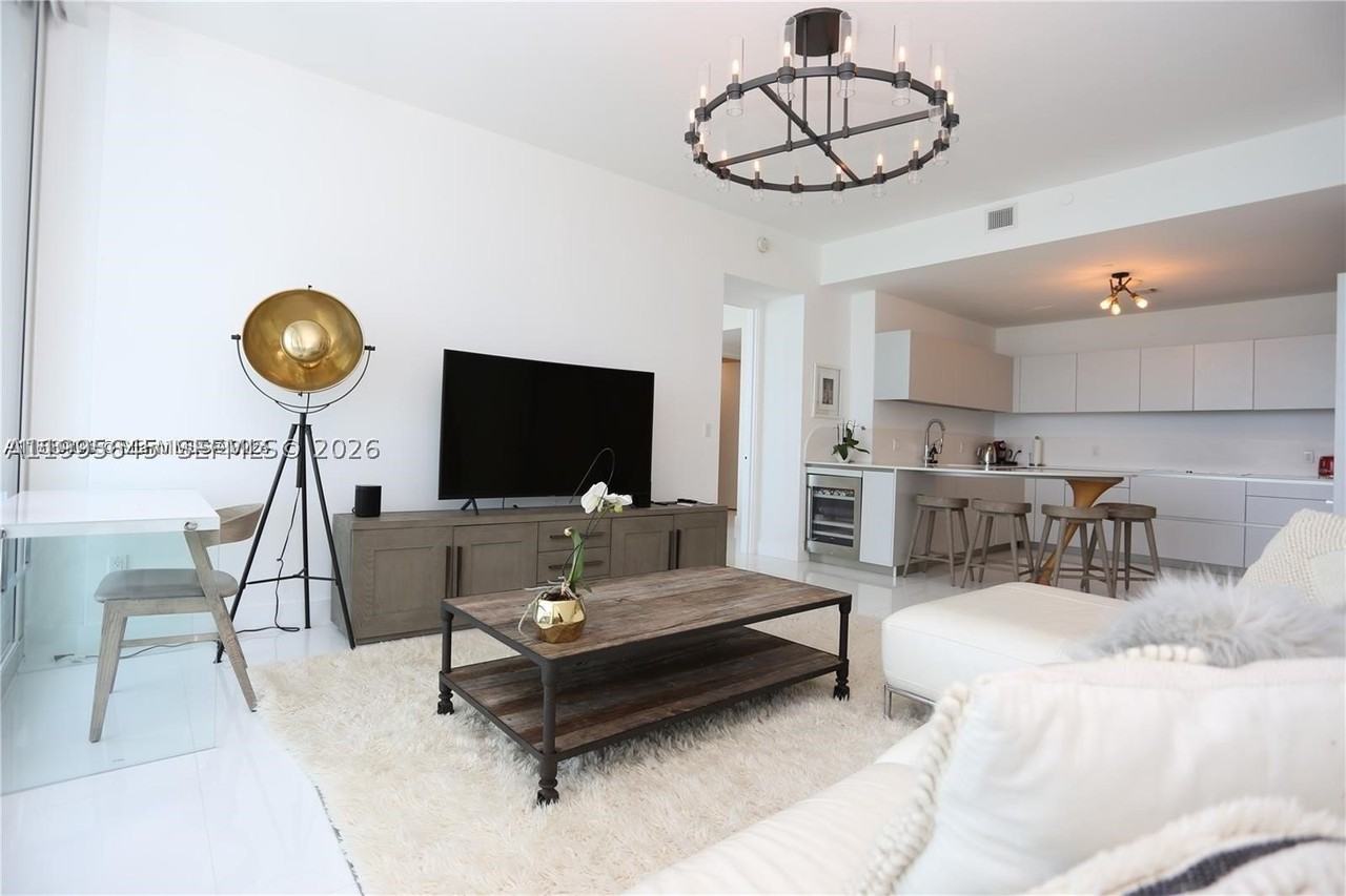 16901 Collins Ave #904 - Photo 5 of 17