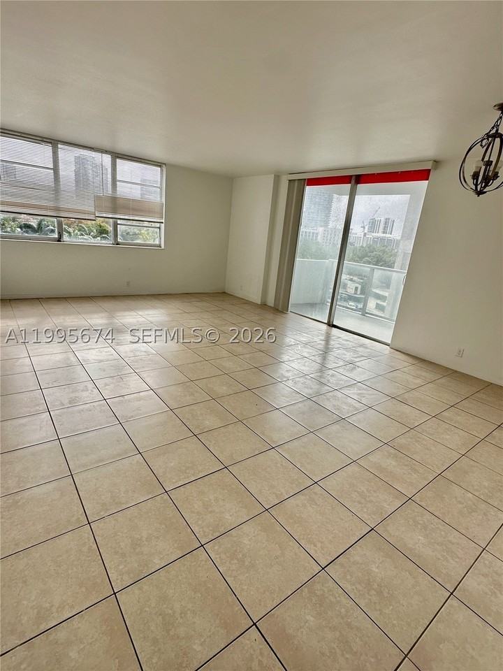 3301 Ne 5th Ave #618 - Photo 4 of 12