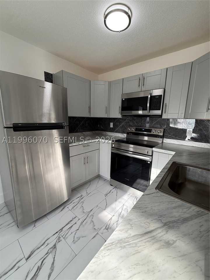 6071 Sw 33rd St #4 - Photo 2 of 20