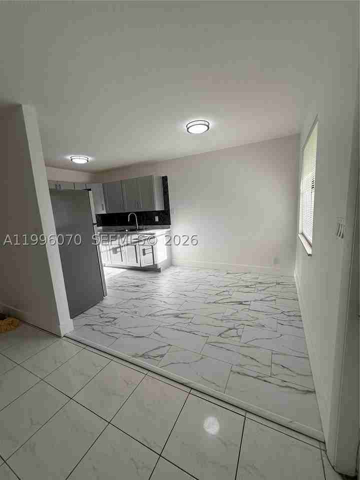6071 Sw 33rd St #4 - Photo 5 of 20