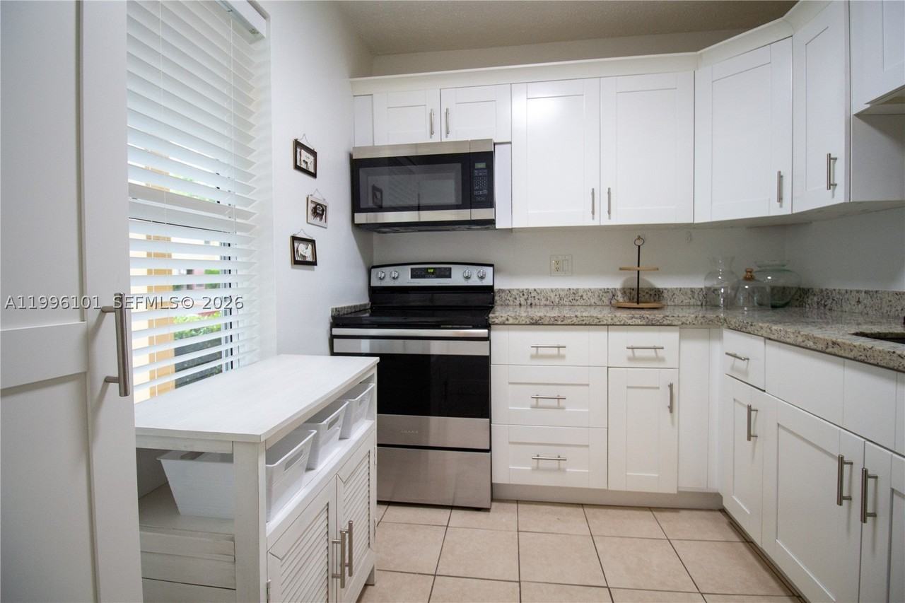 6020 Nw 64th Ave #108 - Photo 5 of 19