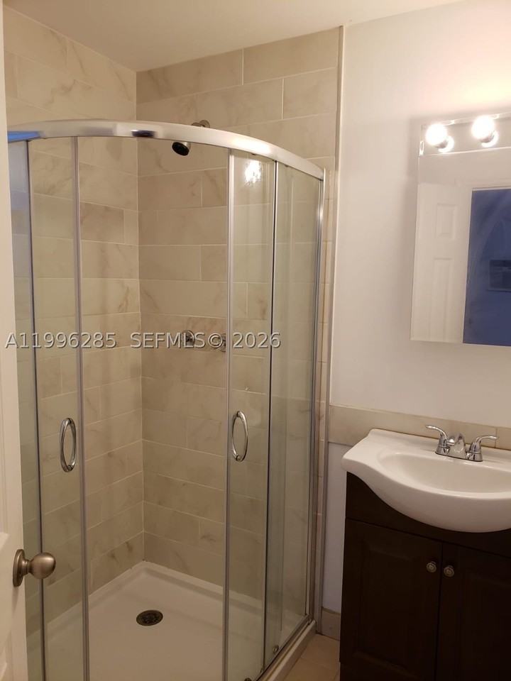 2481 Sw 11th St - Photo 3 of 7