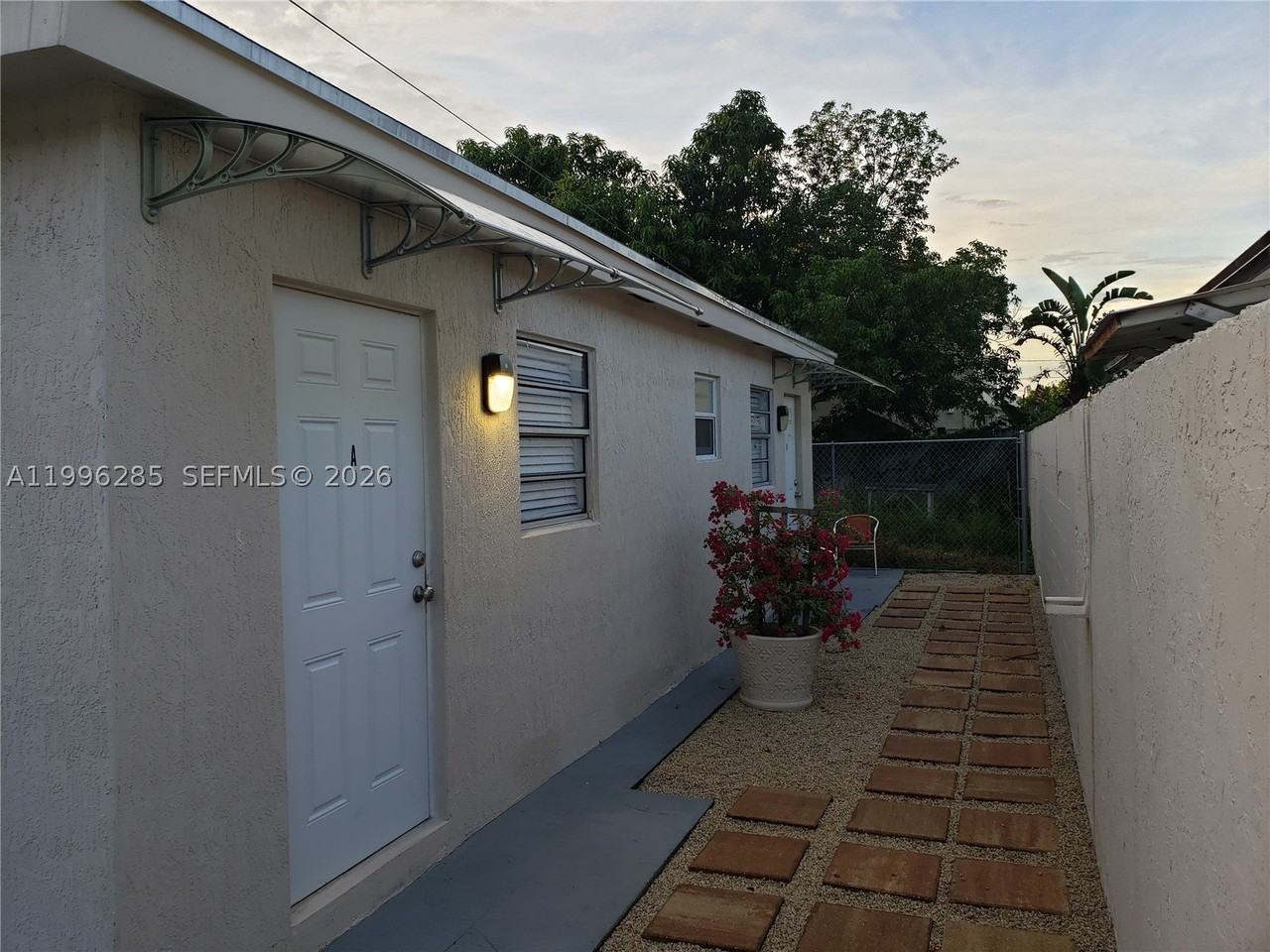 2481 Sw 11th St - Photo 5 of 7