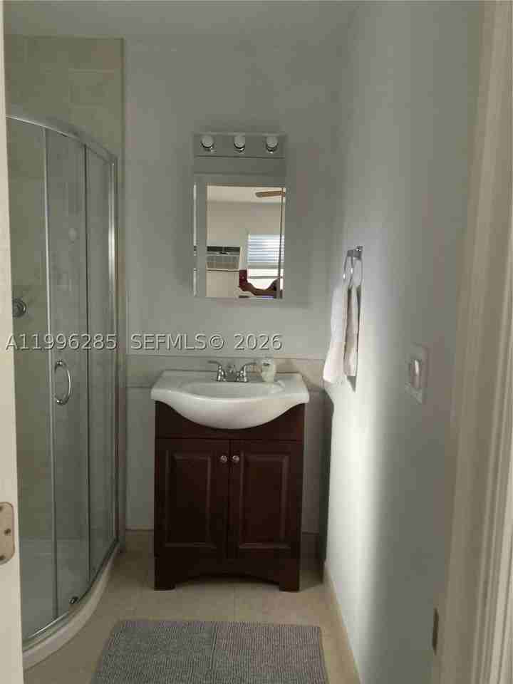 2481 Sw 11th St - Photo 6 of 7