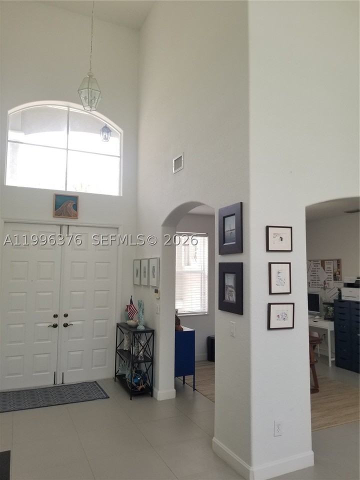 4719 Nw 96th Pl - Photo 2 of 18