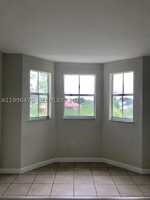 featured image of 2731 Se 17th Ave #201
