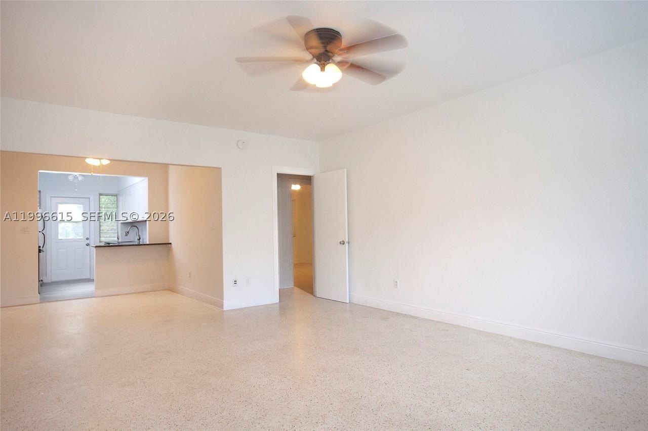1050 92nd St #4 - Photo 4 of 16