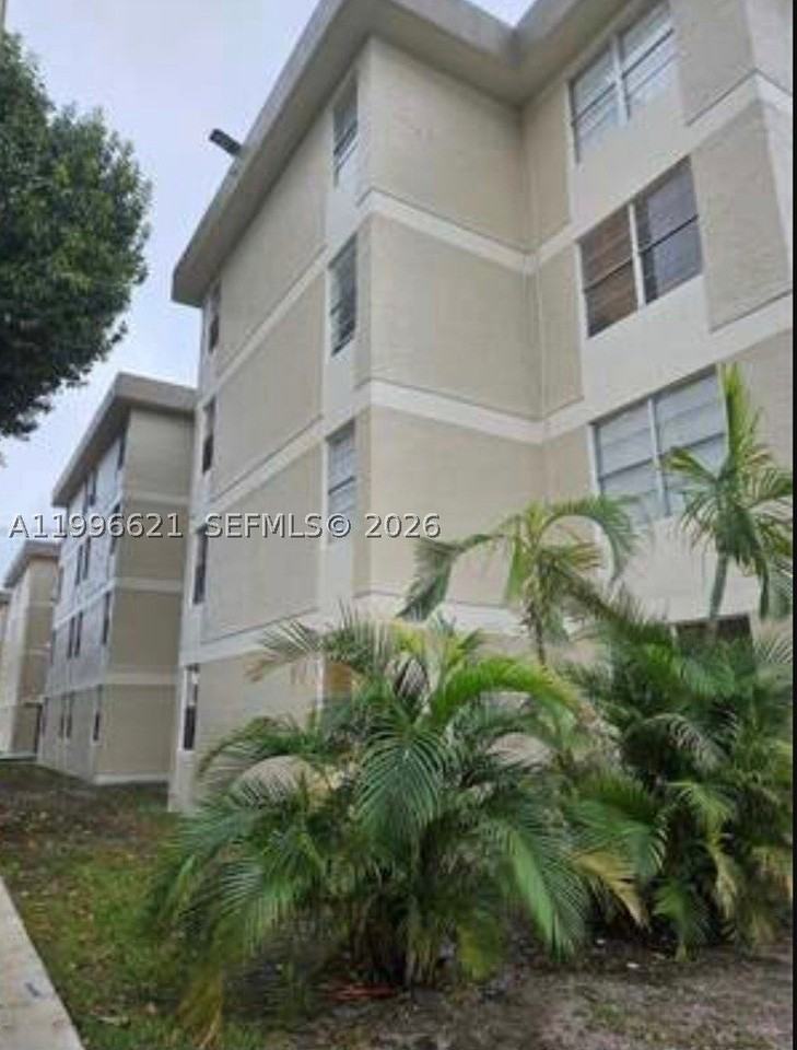 1805 W 56th St #209 - Photo 2 of 8