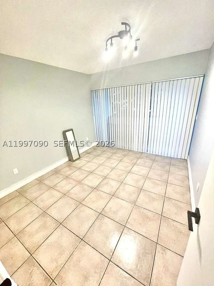 400 Ne 18th Ave #206 - Photo 3 of 11