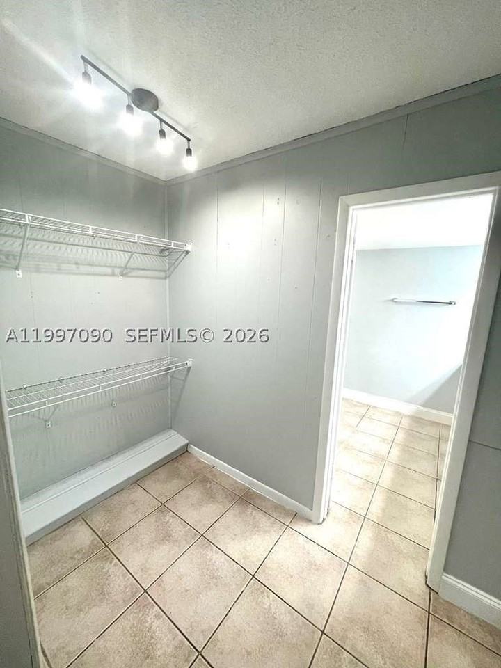 400 Ne 18th Ave #206 - Photo 6 of 11