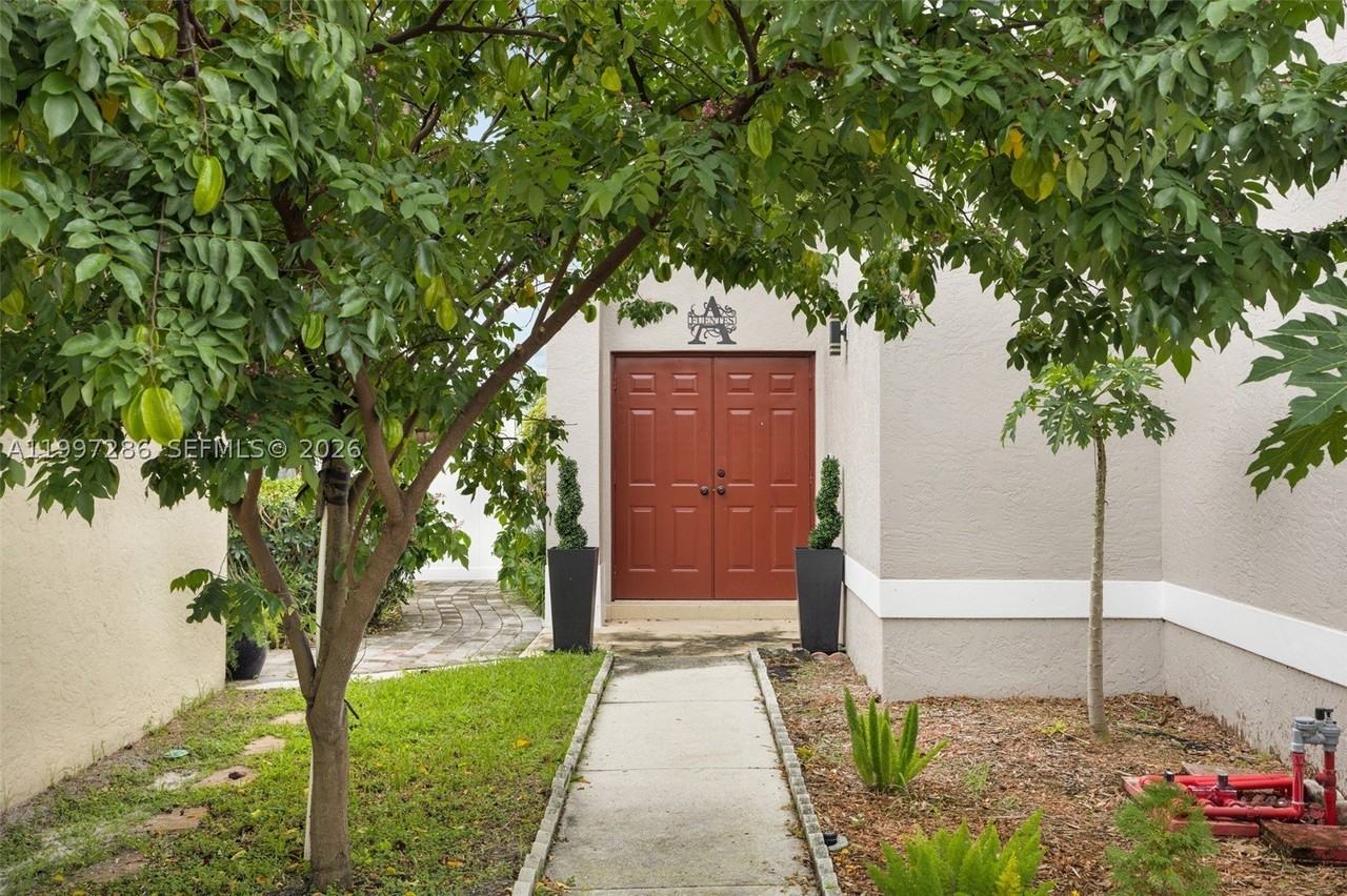 8317 Bermuda Sound Way - Photo 4 of 25