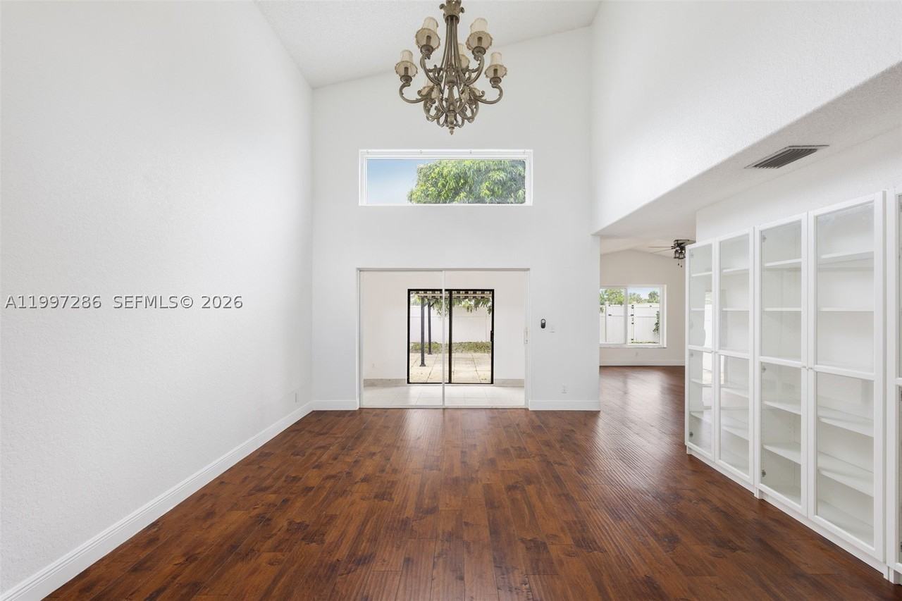 8317 Bermuda Sound Way - Photo 6 of 25