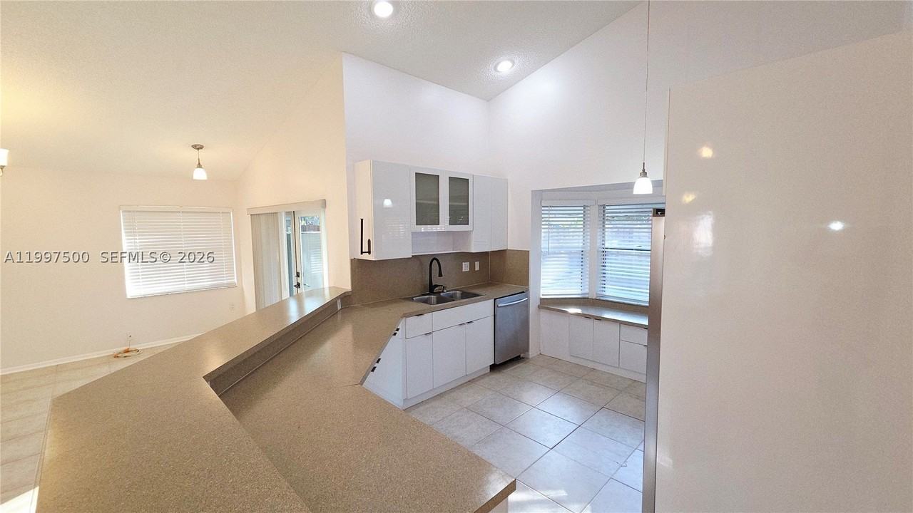 3247 Nw 123rd Ave - Photo 3 of 24