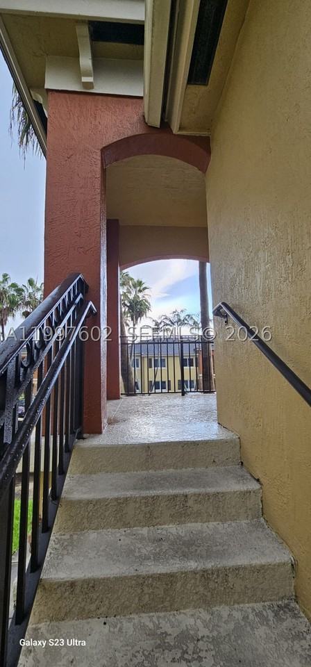 935 Ne 33rd Ter #204 - Photo 5 of 28