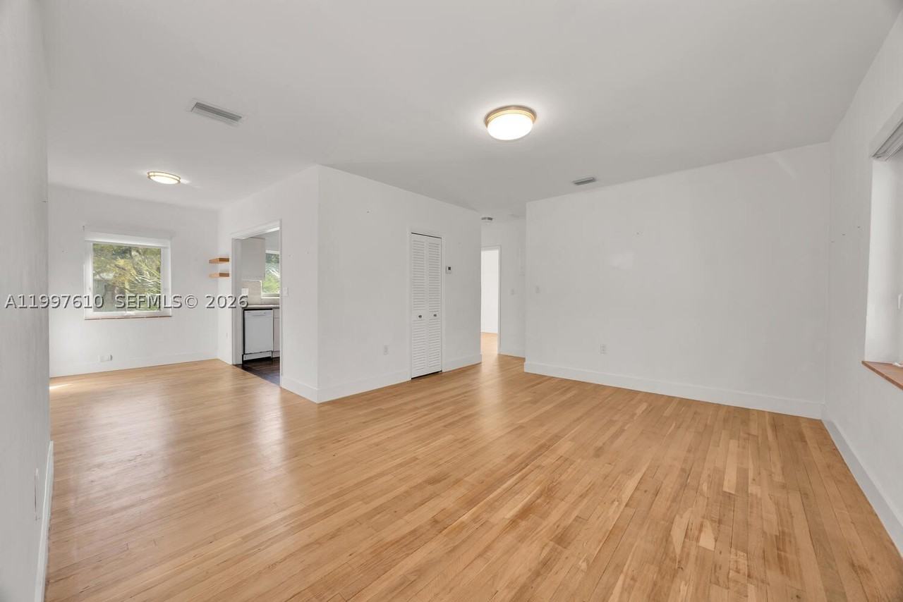 5510 Sw 76th St #C - Photo 3 of 14