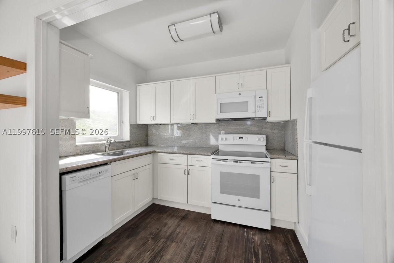 5510 Sw 76th St #C - Photo 5 of 14