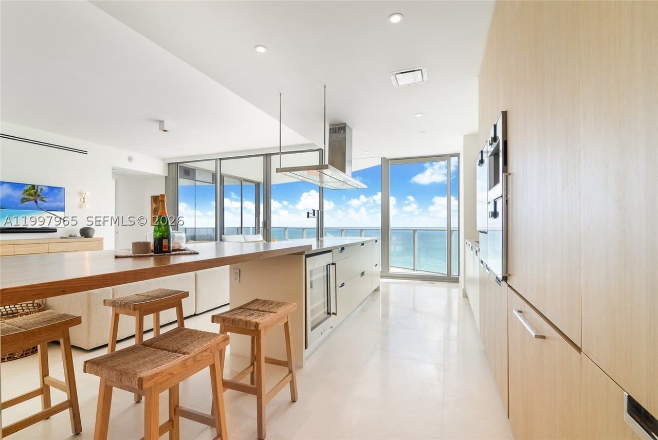 15701 Collins Ave #2302 - Photo 4 of 23