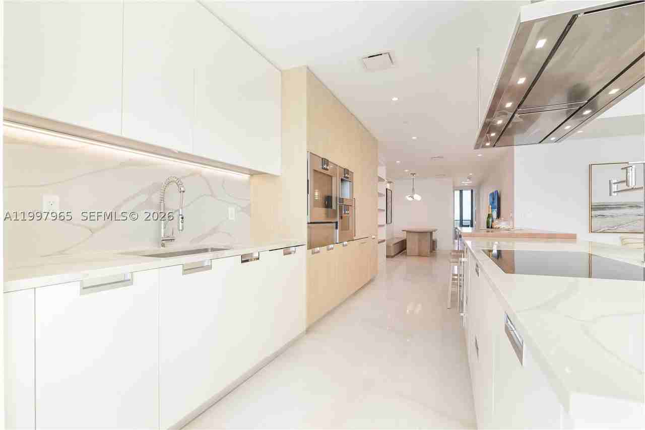 15701 Collins Ave #2302 - Photo 5 of 23