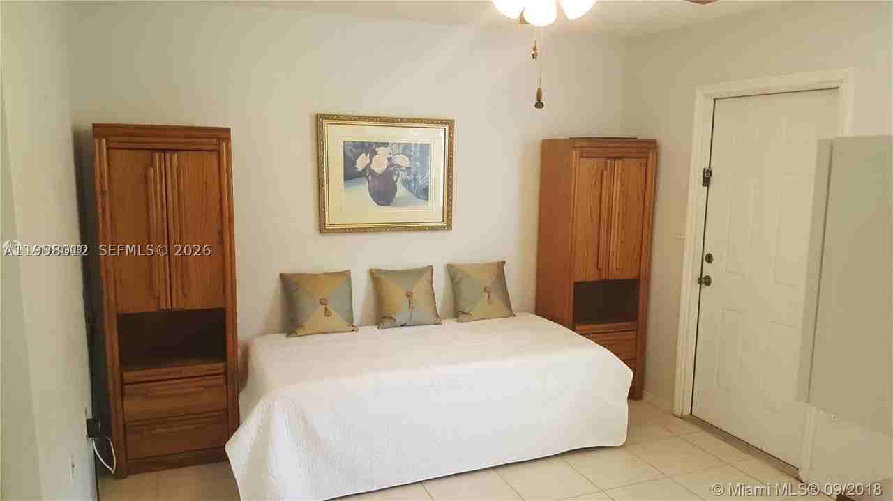 15989 Sw 149th Ter #15989 - Photo 5 of 11