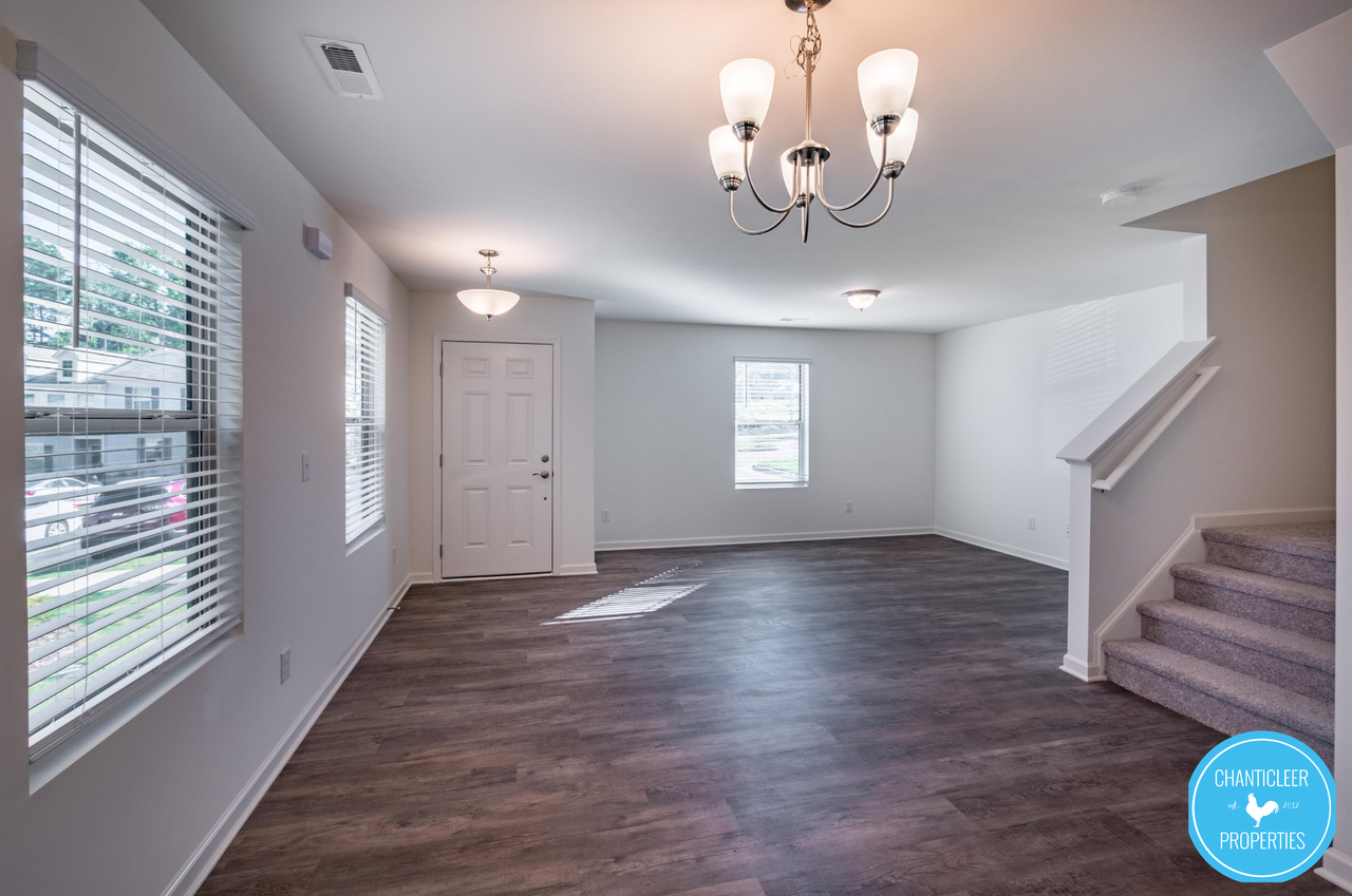 8 Rochambeau Ct #1 - Photo 4 of 21