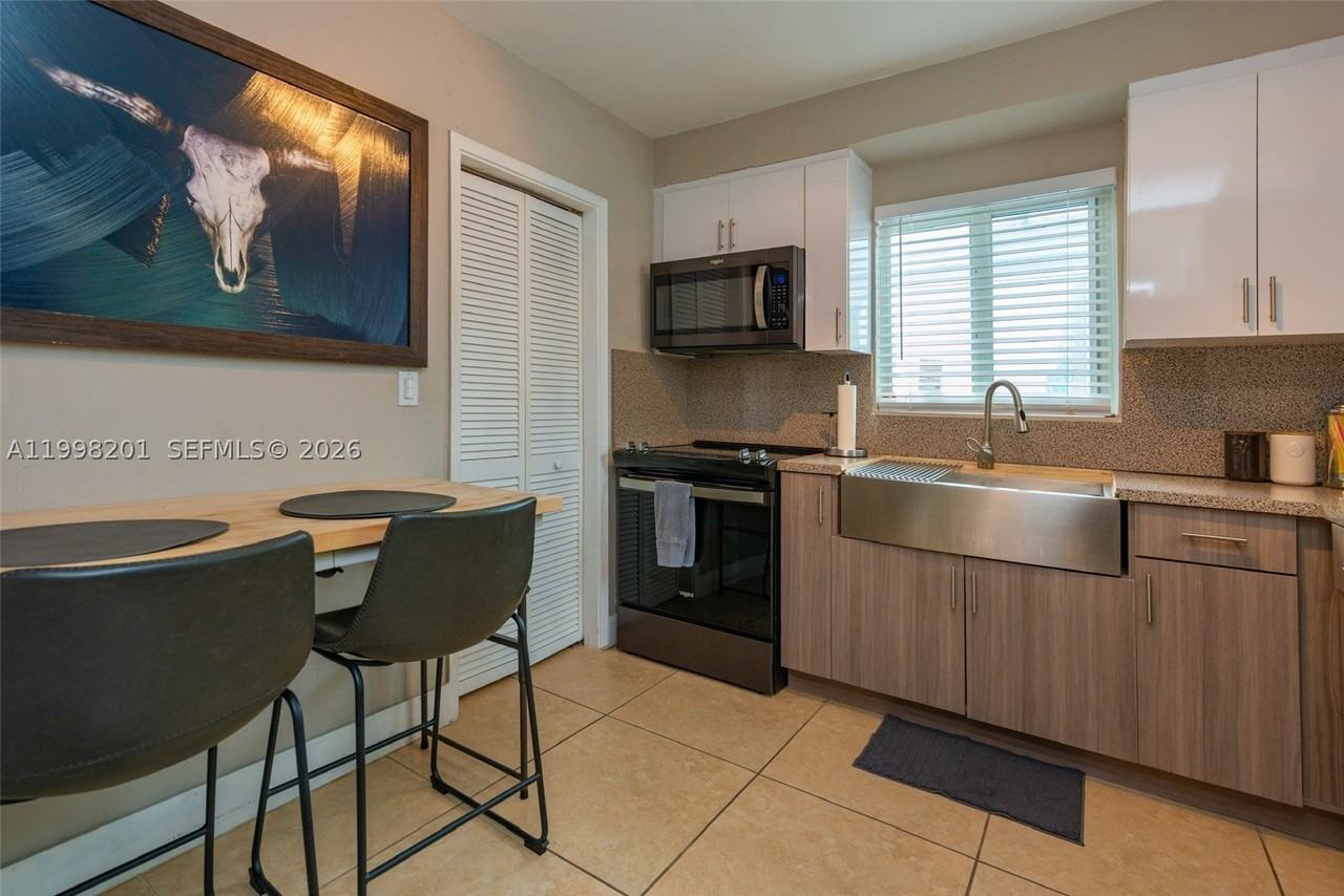 2925 Nw 11th Ave - Photo 4 of 24
