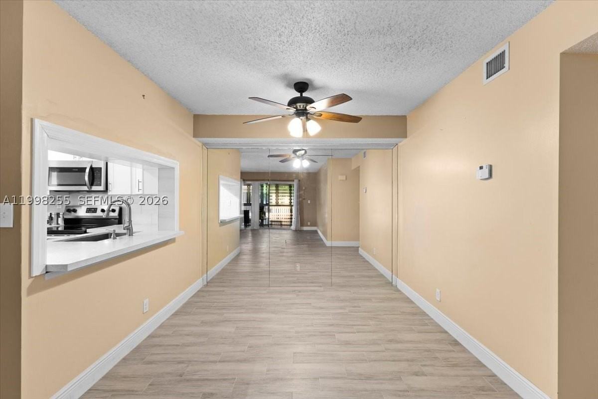 3047 N Oakland Forest Dr #204 - Photo 5 of 18