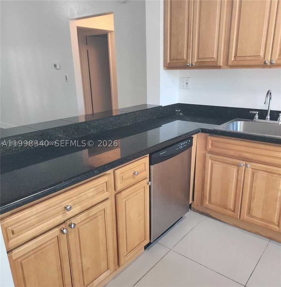 8059 Sw 21st Ct #8059 - Photo 4 of 14