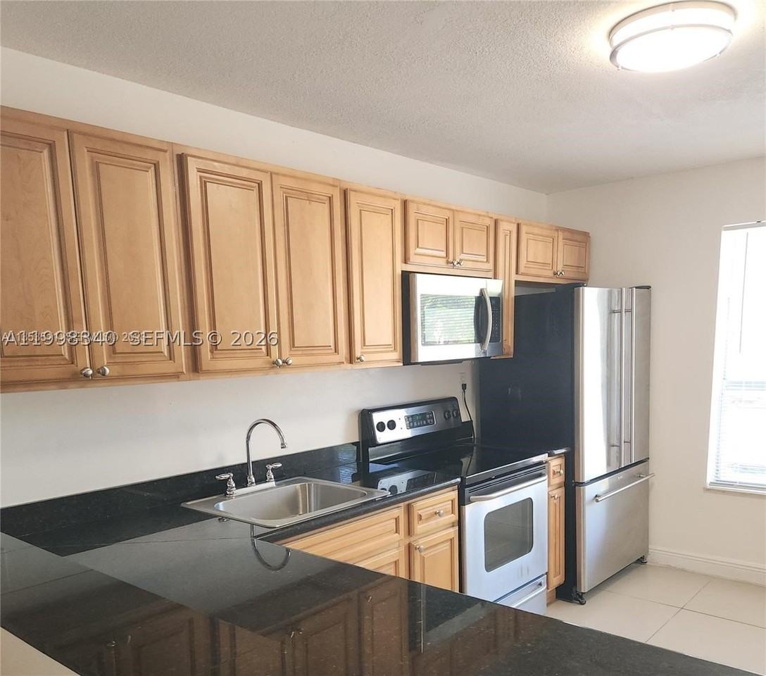 8059 Sw 21st Ct #8059 - Photo 5 of 14