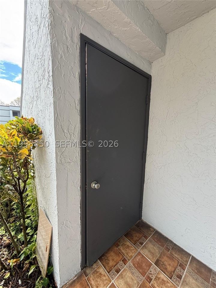 155 Lakeview Dr #101 - Photo 2 of 27