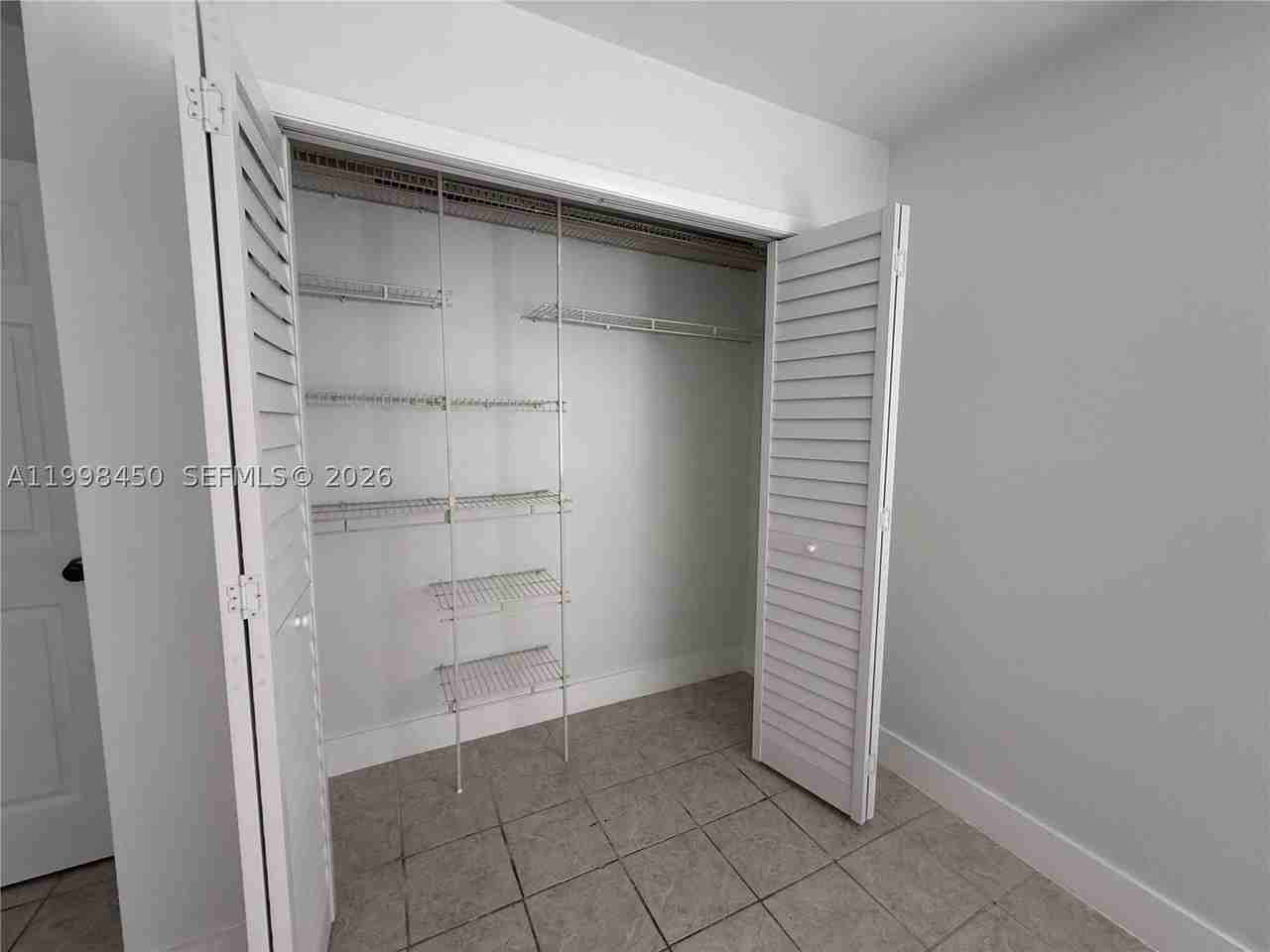 155 Lakeview Dr #101 - Photo 3 of 27