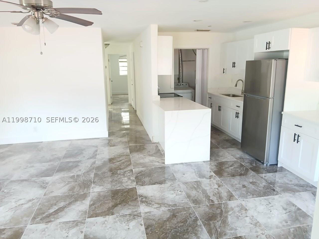 812 Sw 13th St #812 - Photo 3 of 17