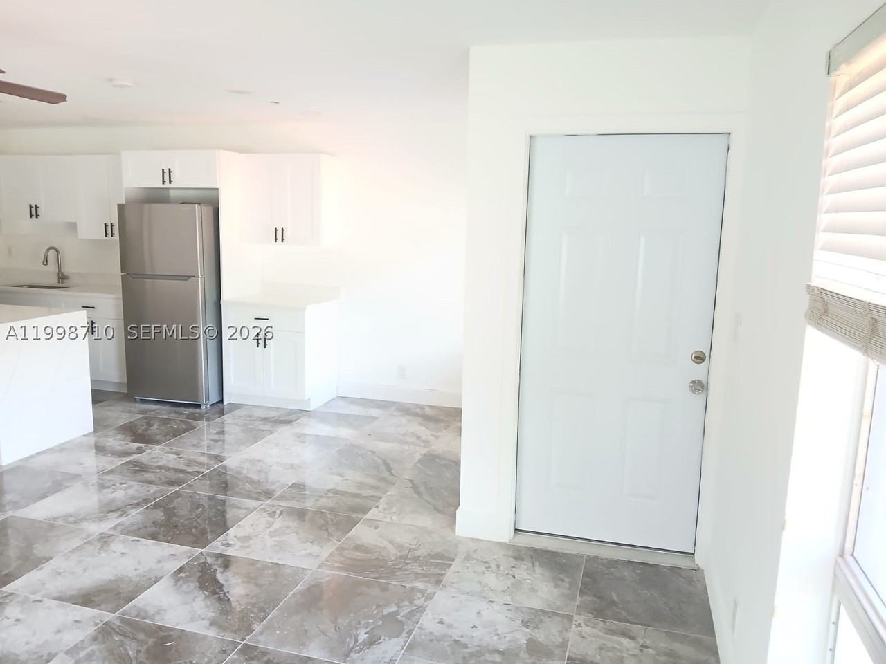 812 Sw 13th St #812 - Photo 4 of 17