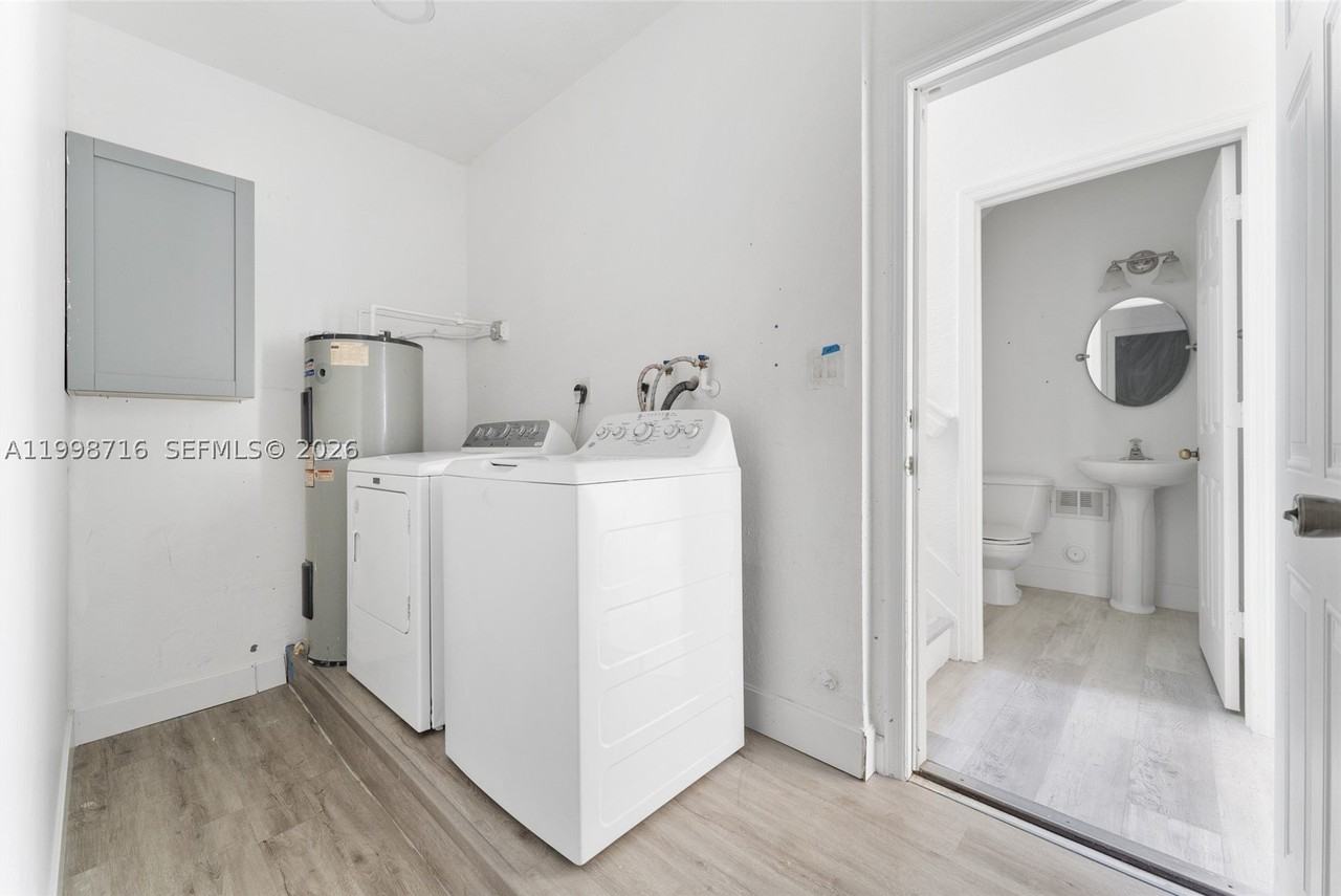 379 Ne 31st Ave #379 - Photo 7 of 23