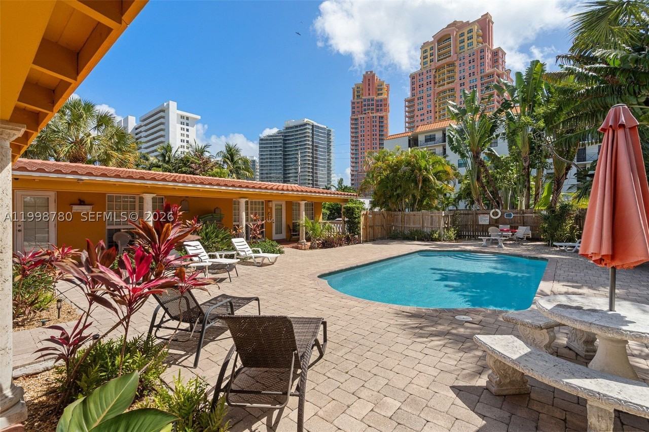 2033 Ne 33rd Ave #2