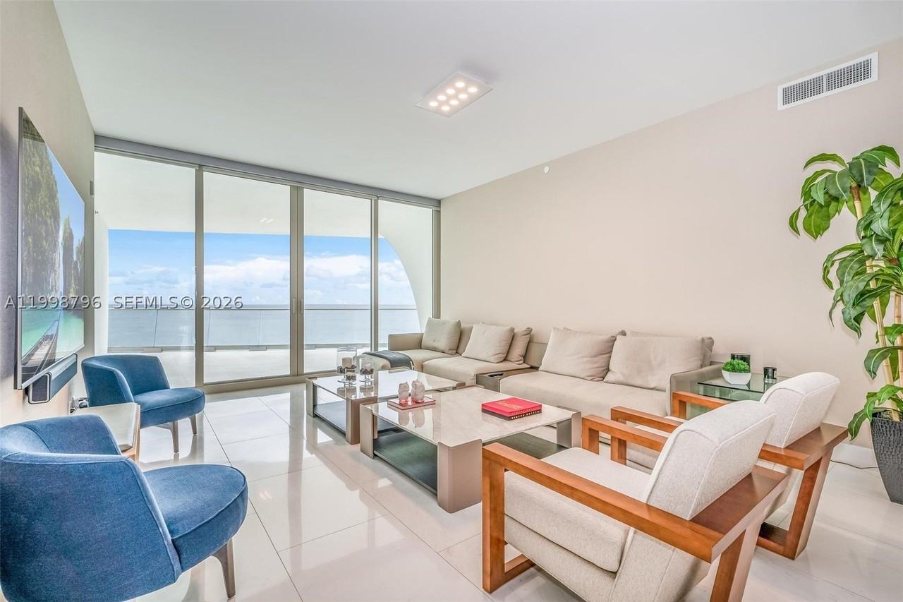 16901 Collins Ave #903 - Photo 4 of 30