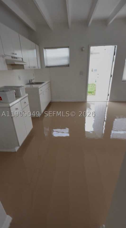 320 Sw 11th Ave #1 - Photo 7 of 11