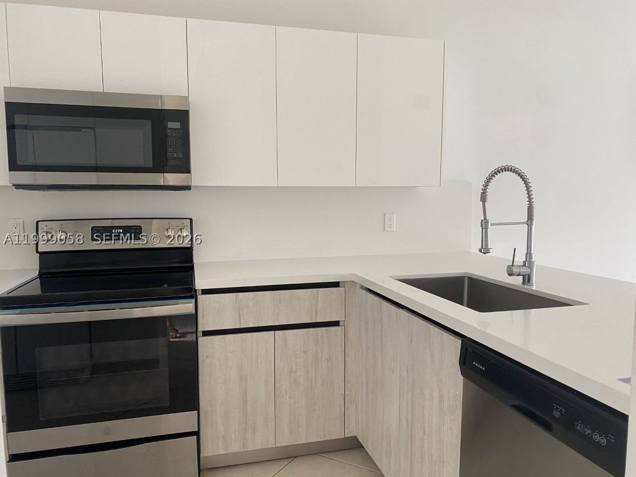 219 Se 8th St #601 - Photo 3 of 16